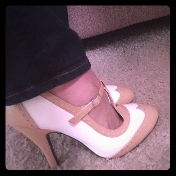 Tan/white saddle Oxford heels.