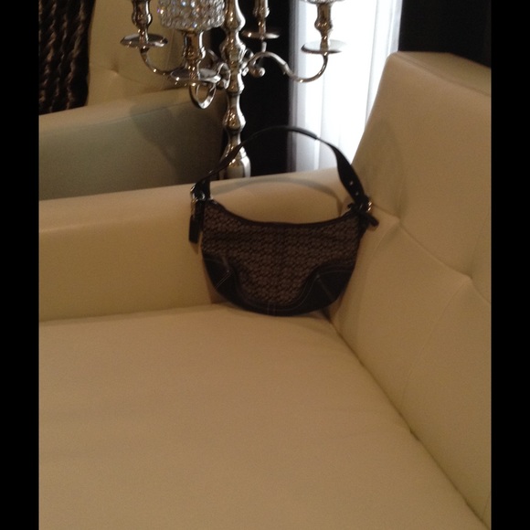 Small signature coach bag - Picture 3 of 3