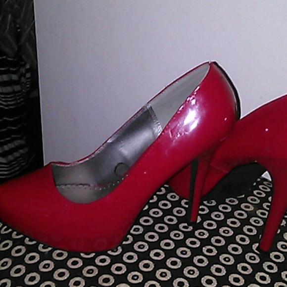 sexy Red heels - Picture 2 of 3