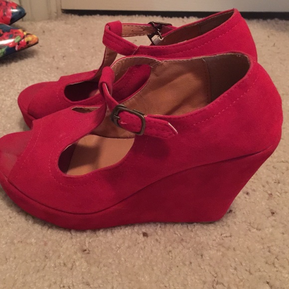 Red wedge