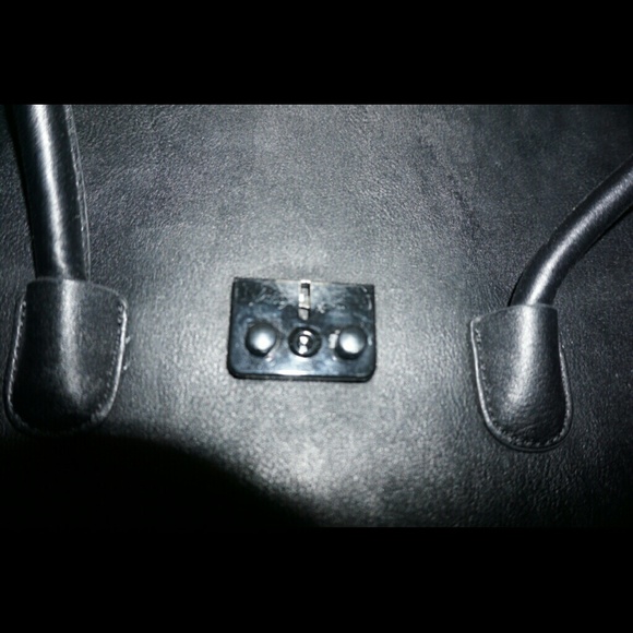 Soldddddd Used FOREVER21 black purse - Picture 4 of 4