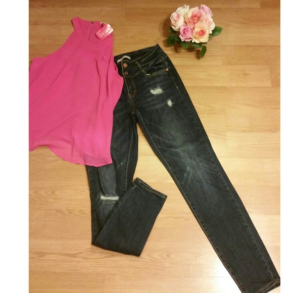Destresed/torn jegging jeans