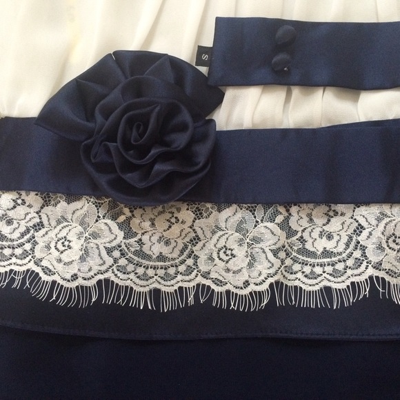 SOLD! Pencil dress with fitted waist & lace trim - Picture 3 of 3