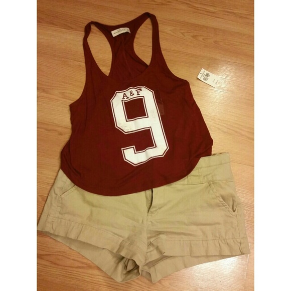 NWT: Razor back, cropped A&F graphic