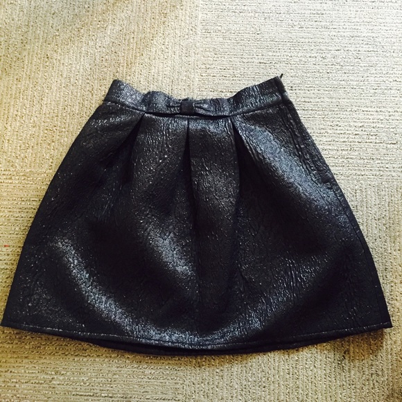🔴 black skirt
