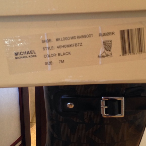 💠️SOLD/BUNDLED💠MICHAEL KORS RAIN BOOT - Picture 4 of 4