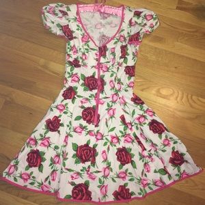 Betsey Johnson Size 8 Cap-Sleeve Dress
