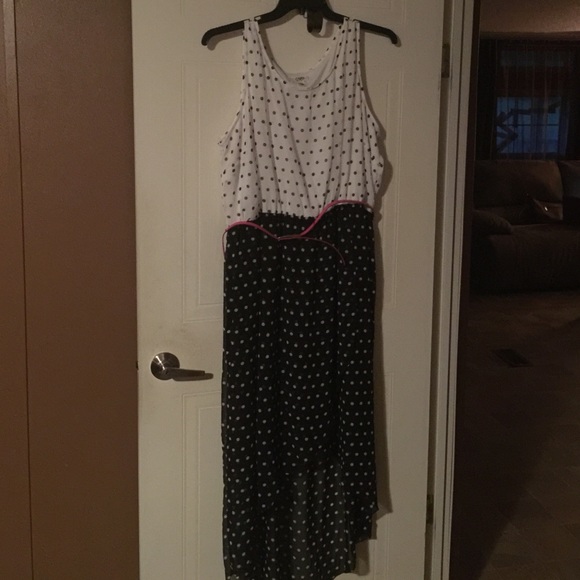 Black and white dress with pink belt