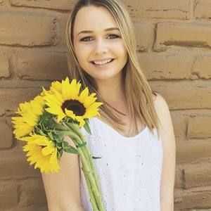 Meet your Posher, Abigail