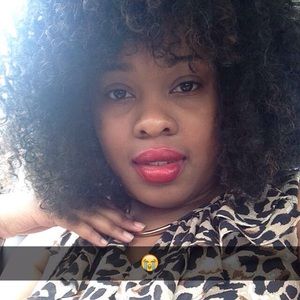 Meet your Posher, Khalia