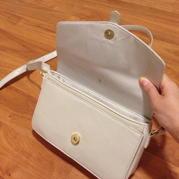 ❗️SOLD❗️Cute crossbody bag - Picture 2 of 3