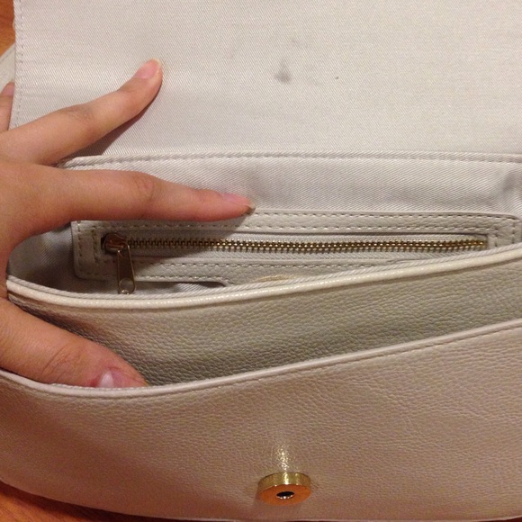 ❗️SOLD❗️Cute crossbody bag - Picture 3 of 3