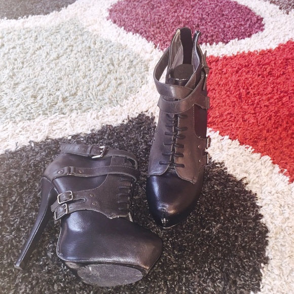 Shi by Journeys ...Night Out Black Bootie - Picture 2 of 4