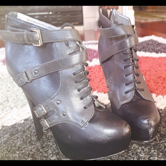 Shi by Journeys ...Night Out Black Bootie - Picture 3 of 4