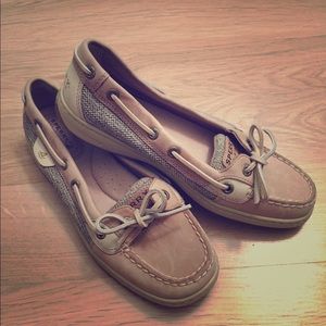Practically new Sperrys!