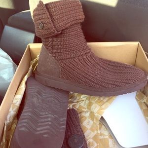 Knitted brown uggs in a size 7