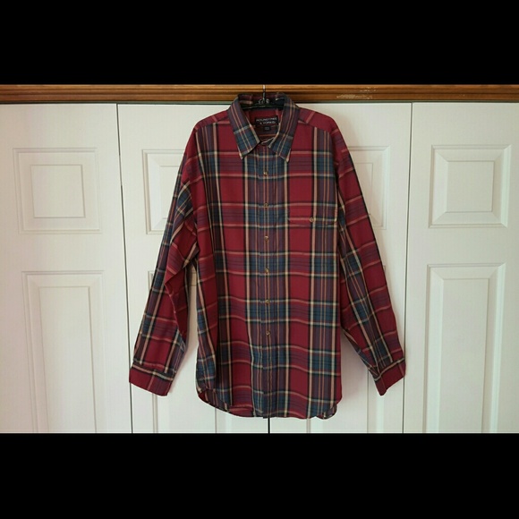 Men's Roundtree and Yorke Plaid Shirt