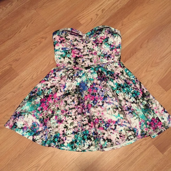Strapless Abstract Dress NWOT - Picture 1 of 3