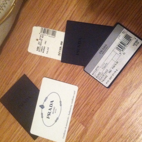 SOLD!! Ivory Prada Handbag - Picture 2 of 4