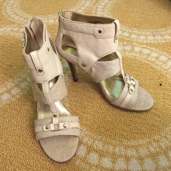 Nine West cutout bootie sandal sz. 5 ½