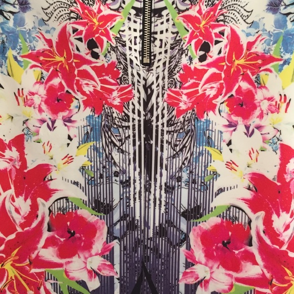 Floral pencil skirt with zipper back - Picture 3 of 3