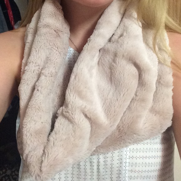**PRICE REDUCED** Very cozy infinity scarf!!
