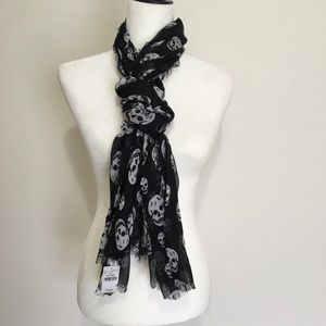 NWT 💀💀💀Skull Scarf