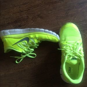 Nike free run 5.0.. Neon yellow! Size 8.