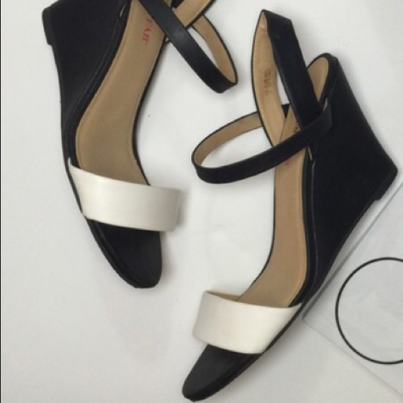 🚫sold🚫JUST FAB black and white wedges.
