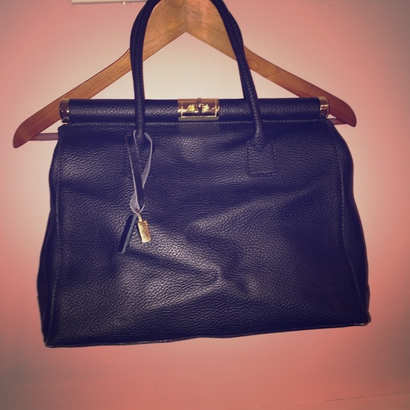 FLASH SALE❗️Black Genuine Leather Satchel Gold HW