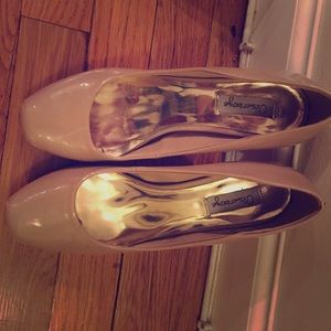 Olsenboye nude patent heels size 6.5