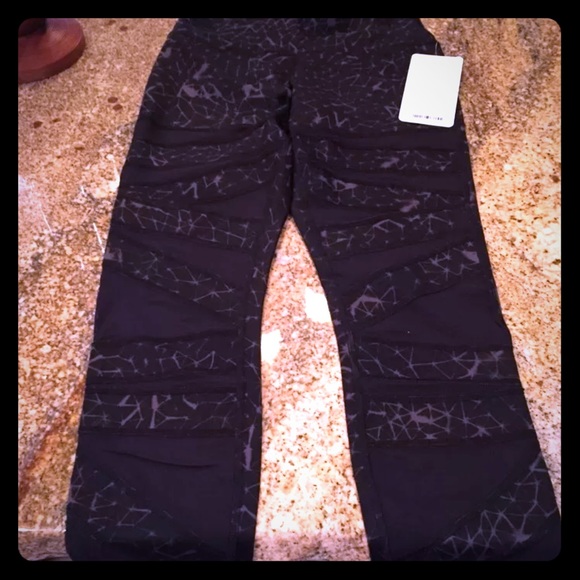 🎉Lululemon Athletica Euc  High Times Mesh pants🎉