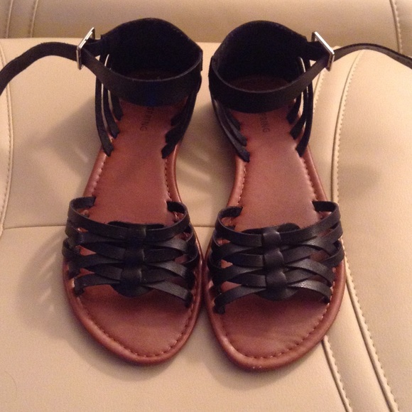 Call It Spring casual black sandals 🌻