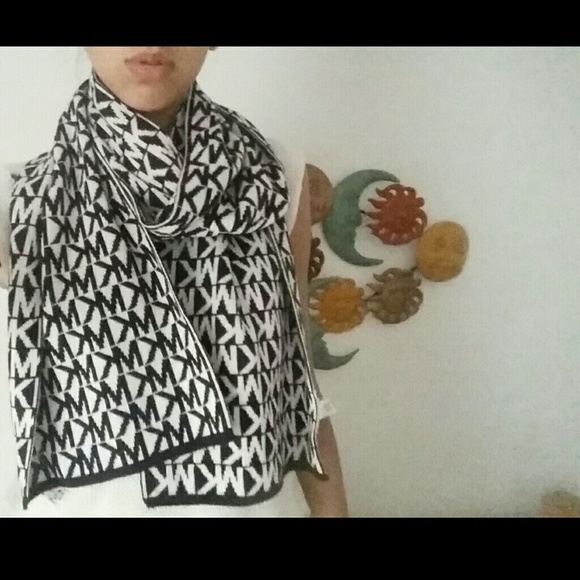 MICHAEL KORS SCARF