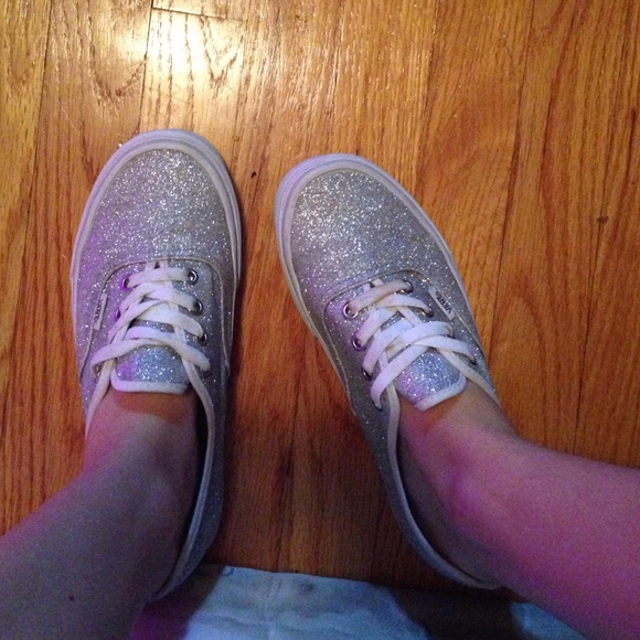 Vans - Picture 3 of 3