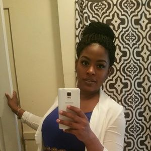 Meet your Posher, Ebony