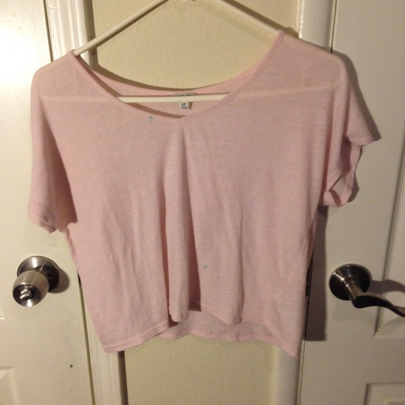 LIGHT PINK CROPPED VNECK