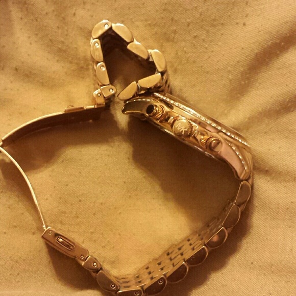 Watch - Picture 3 of 3