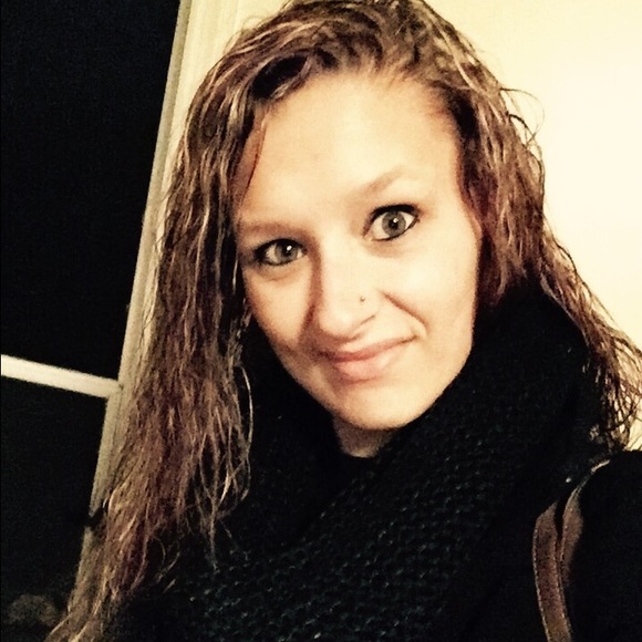 Meet your Posher, Ashlie - Picture 2 of 3