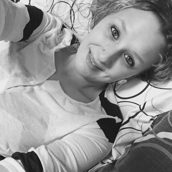 Meet your Posher, Ashlie - Picture 3 of 3