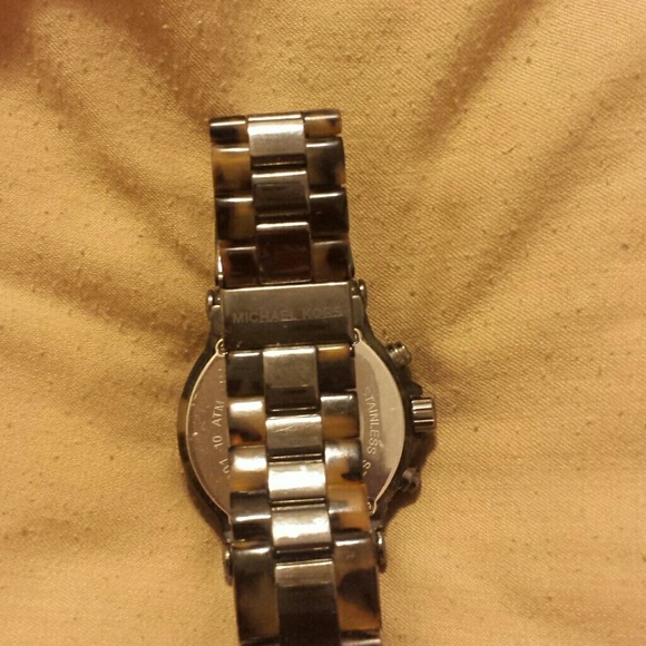 Watch - Picture 2 of 3