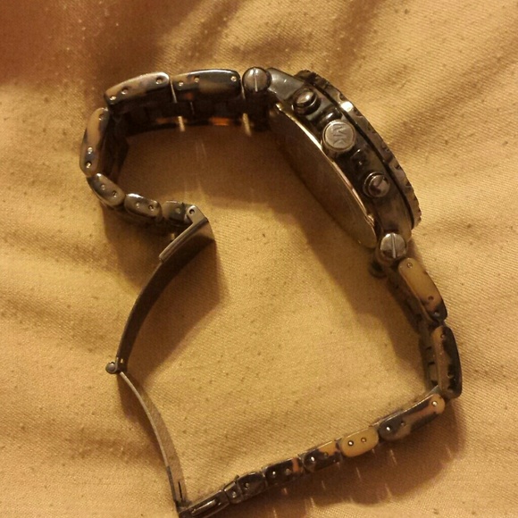 Watch - Picture 3 of 3