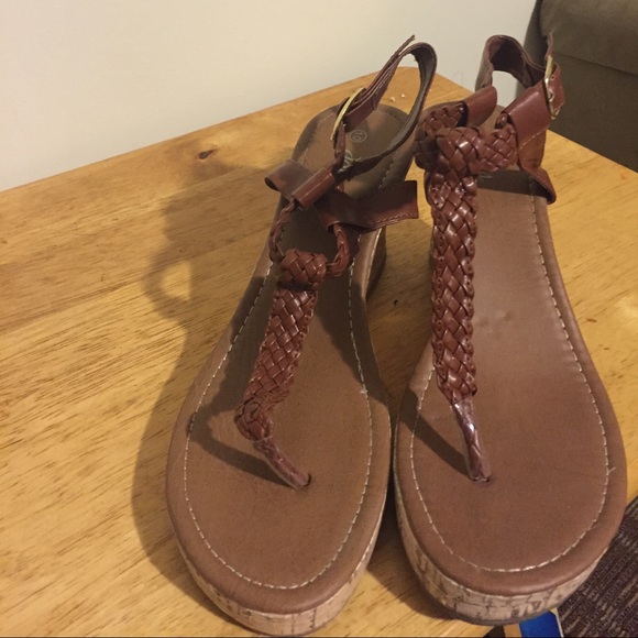 Cute Wedge Sandals - Picture 2 of 3