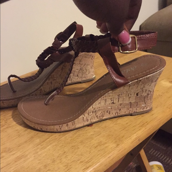 Cute Wedge Sandals - Picture 3 of 3