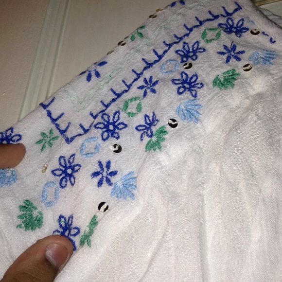 blouse - Picture 2 of 4