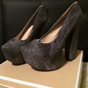 Grey Fahrenheit💚Chunky Heels