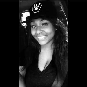 Meet your Posher, Kaila