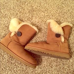 Bailey Button Uggs