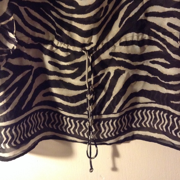 blouse - Picture 2 of 3