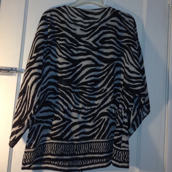blouse - Picture 3 of 3
